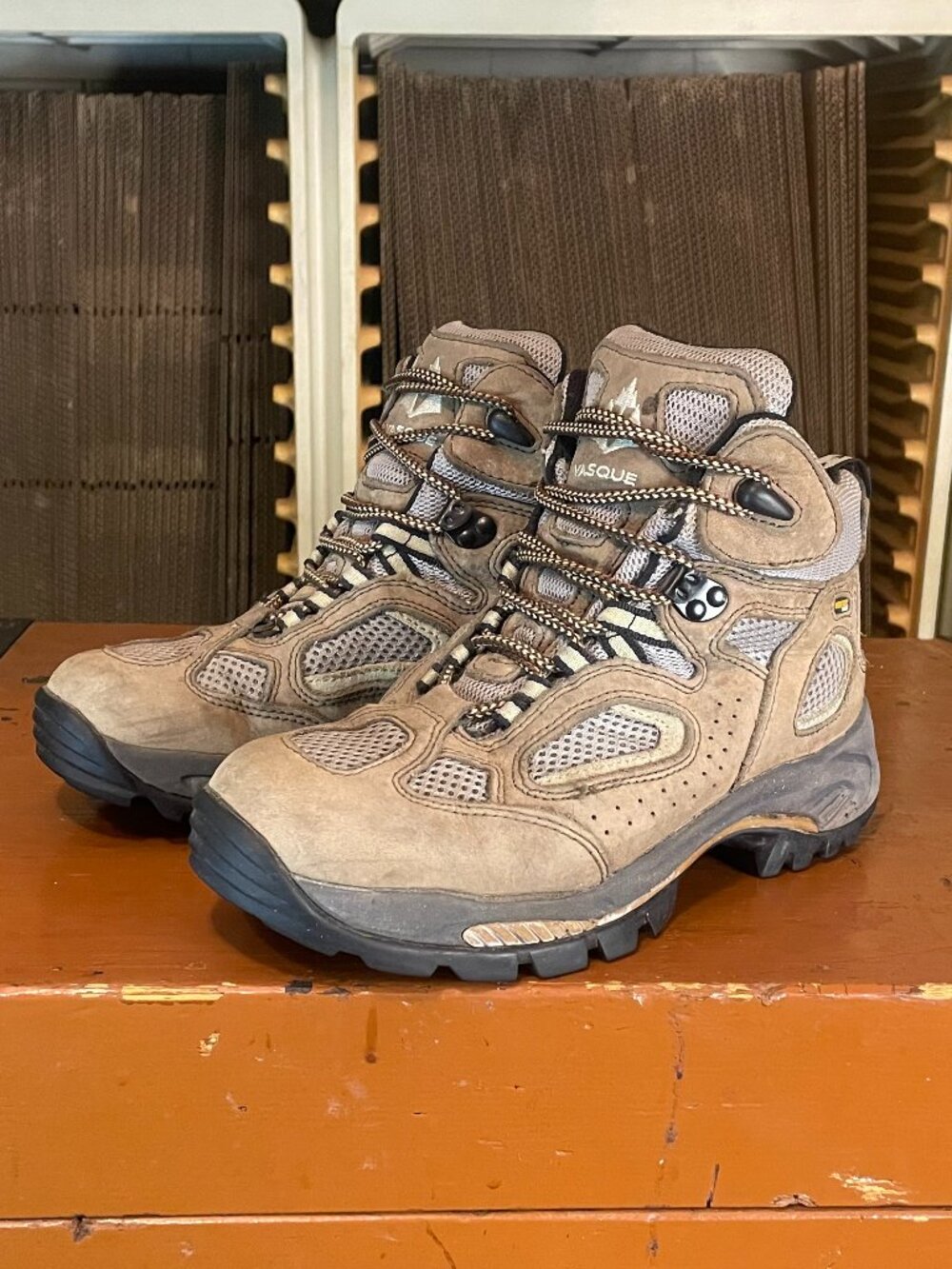 VASQUE Breeze Women's Size 8.5 M Gore-Tex XCR Waterproof Leather Hiking Boots